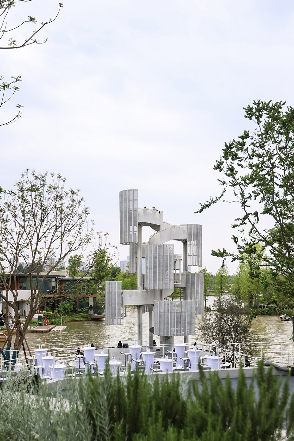 成都麓湖生态城生命塔装置丨中国成都丨万华研发及景观中心-14