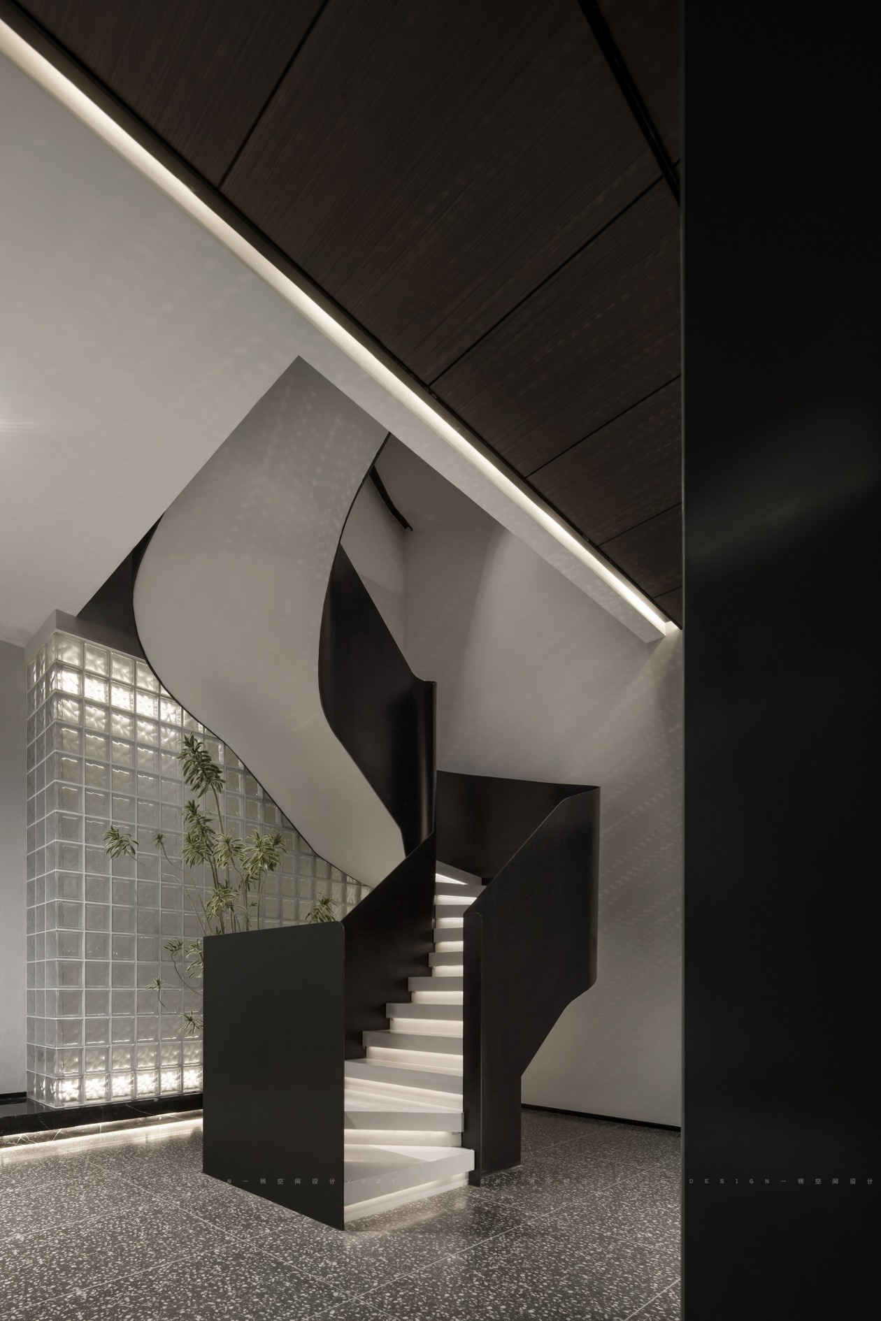 悬浮楼梯下的现代极简别墅设计丨中国杭州丨赵艺哲设计团队-9