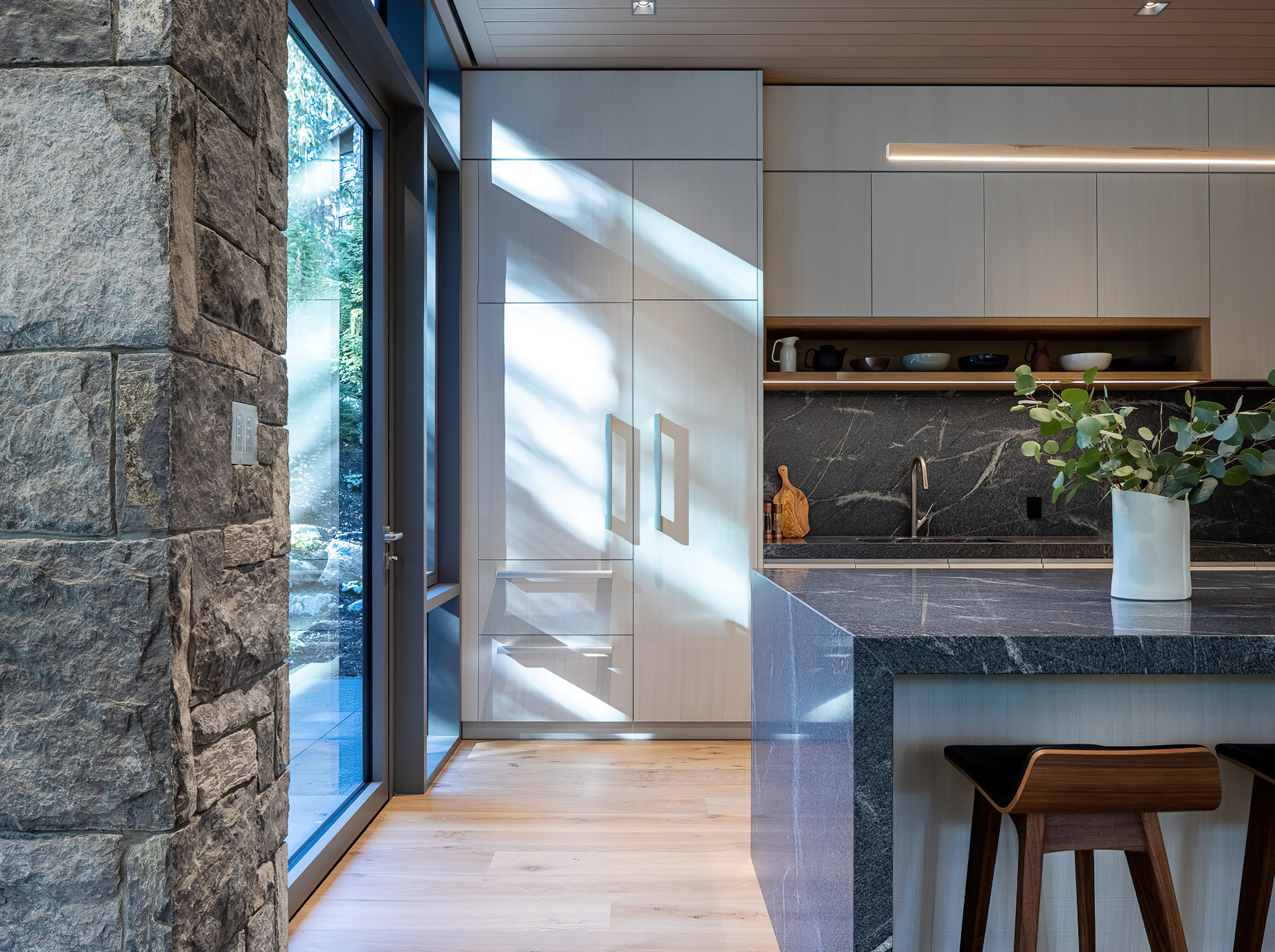 Trail’s Edge 宫殿式豪华滑雪小屋住宅丨加拿大丨Openspace Architecture-11