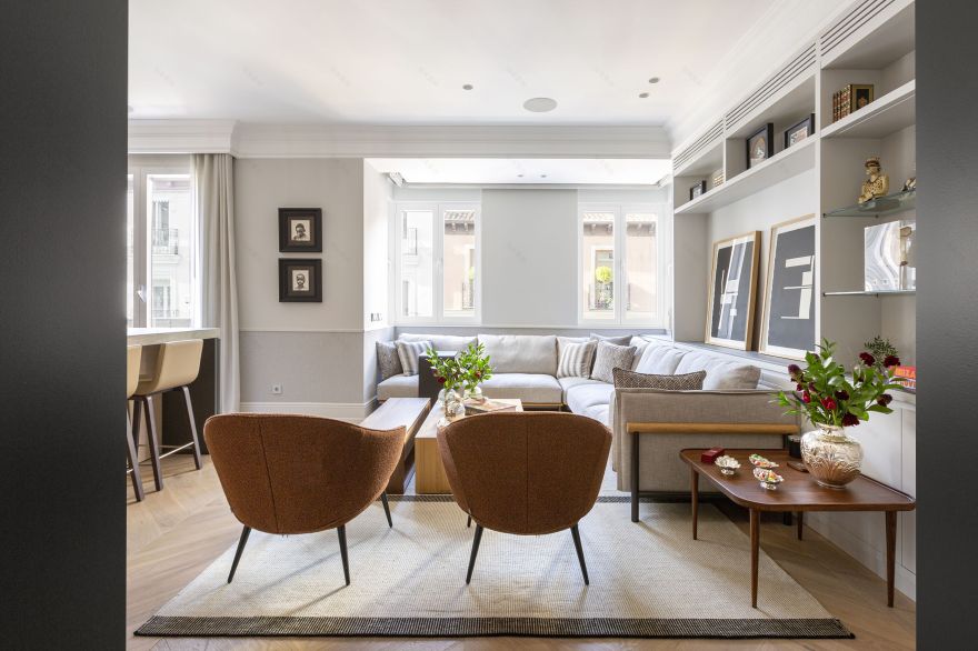马德里 Salamanca 区 140 平米优雅公寓,中性色调与木质元素的完美融合-4