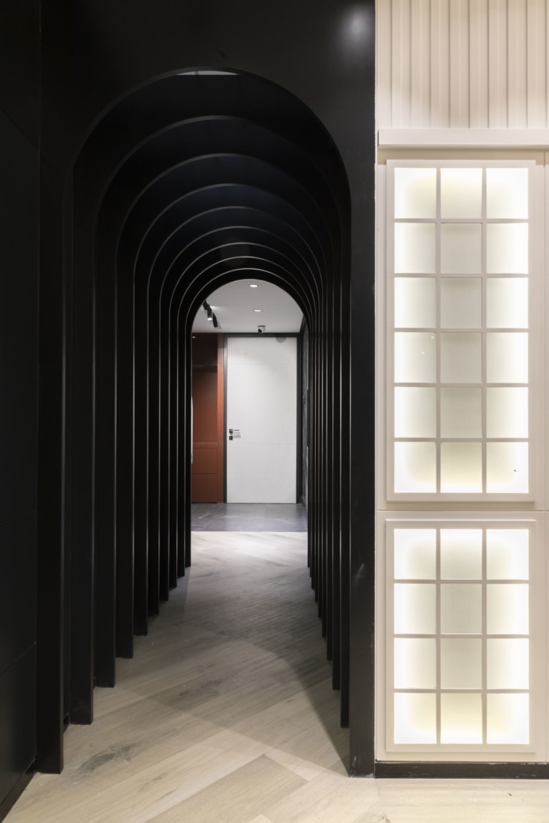 Mehul Travels 办公室的"航空桥"设计-10