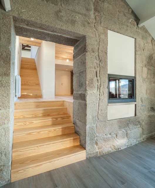 葡萄牙 Airães 村 19 世纪乡村住宅的精致翻新-13