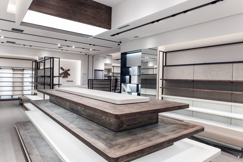 成都热风太古里形象店 | 突破传统，打造深色时尚空间-23