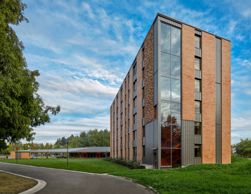 温哥华 UBC Cesna'em 学生公寓,打造灵动共享空间-11