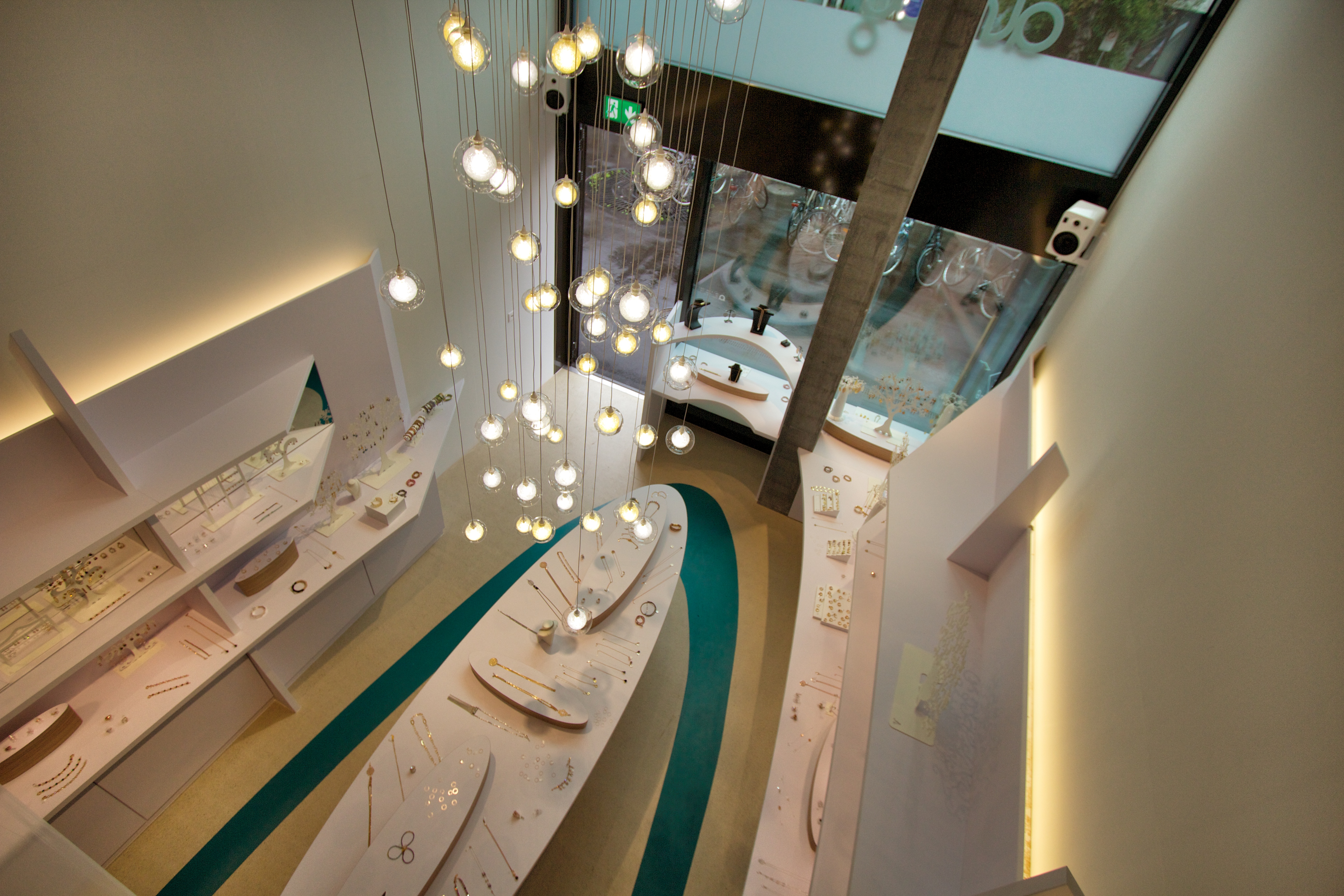 瑞士阿尔莫格珠宝店 | 沉船寻宝的室内设计-44