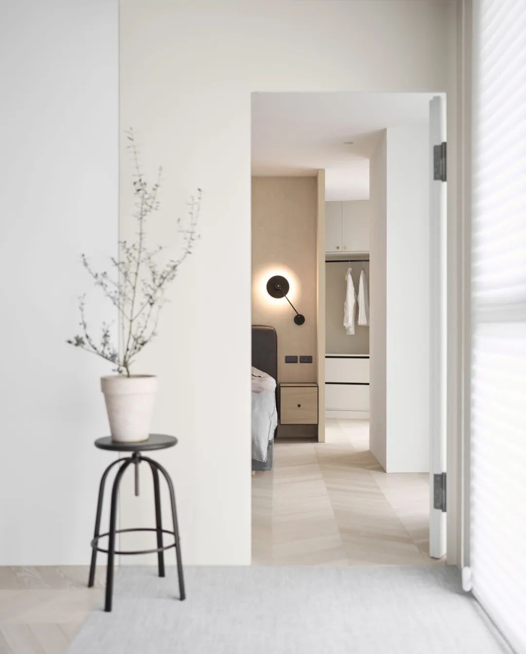 现代黑白灰搭配的北欧风住宅丨工作室-41