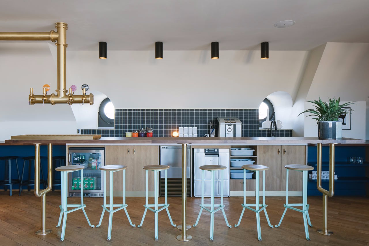 WeWork 办公室：老建筑内的华丽空间-21