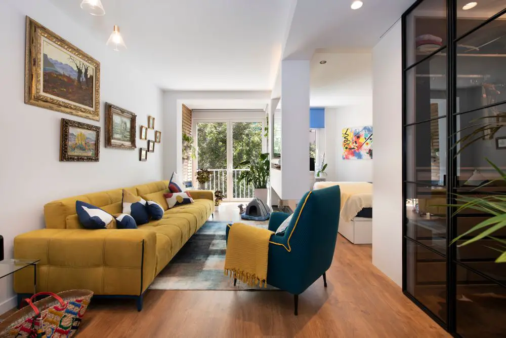 旋转电视打造活力空间 | 54m2 公寓的巧妙设计-2