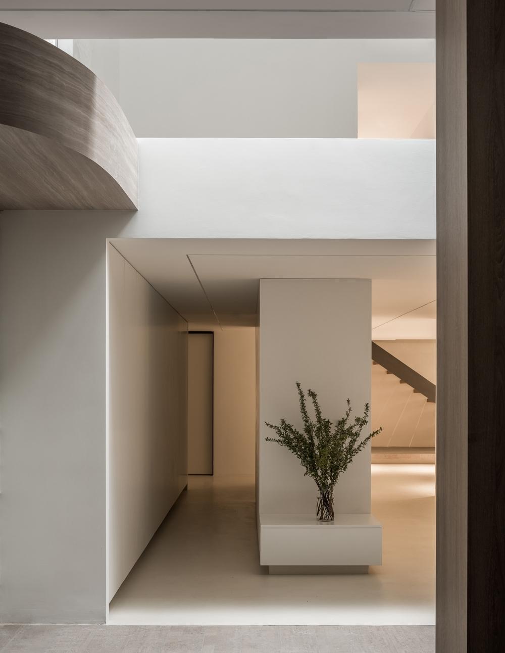 350㎡别墅简约白与原木经典搭配丨中国上海-79