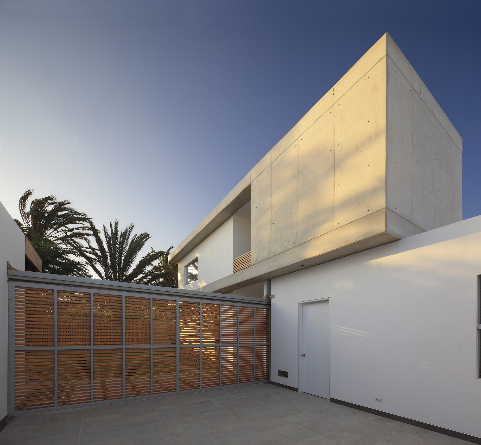 Peru 海滨别墅 | 透明空间与自然元素完美融合-32