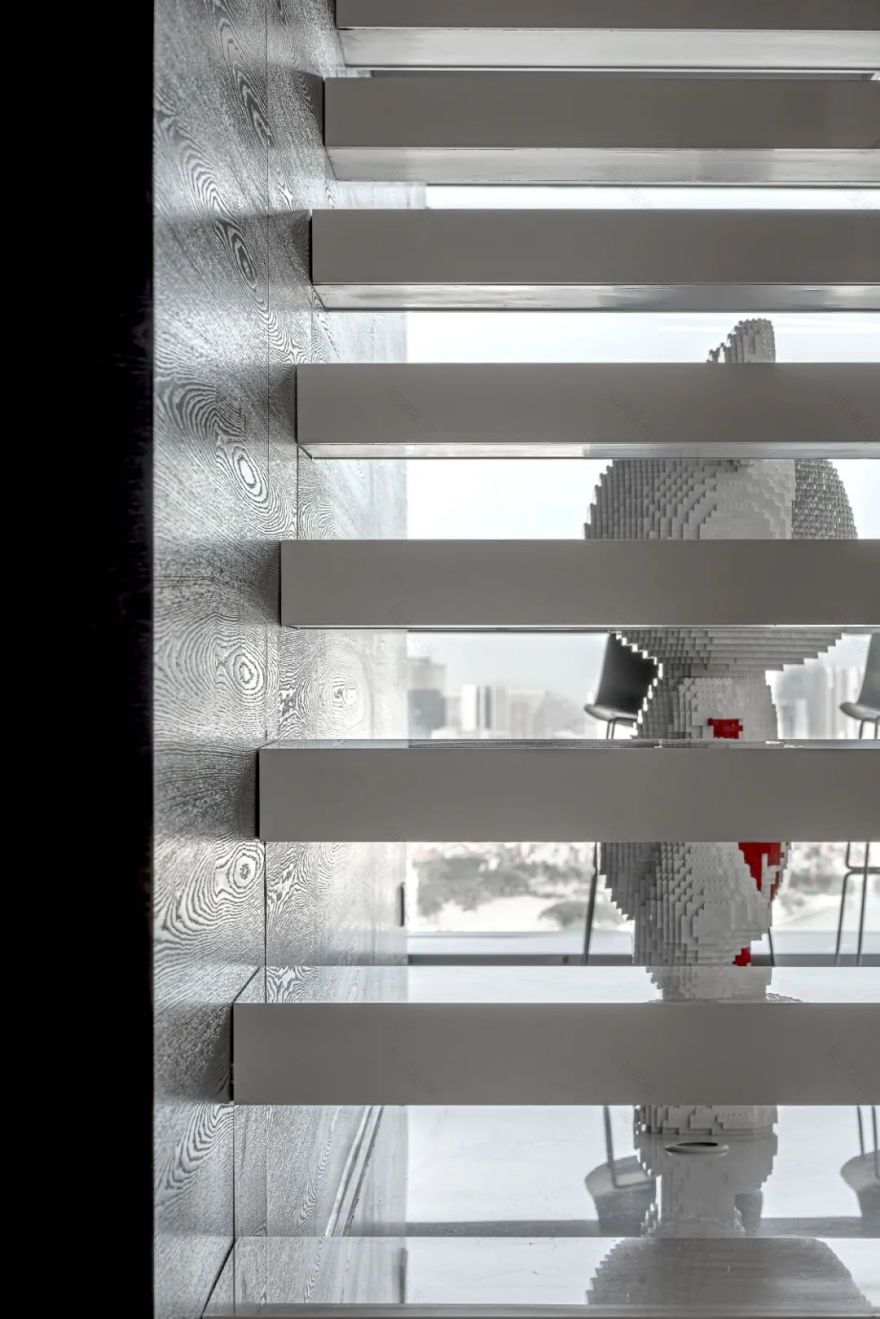 汕头龙光世纪大厦“黑白盒子”丨中国汕头丨HSU许业功设计-11