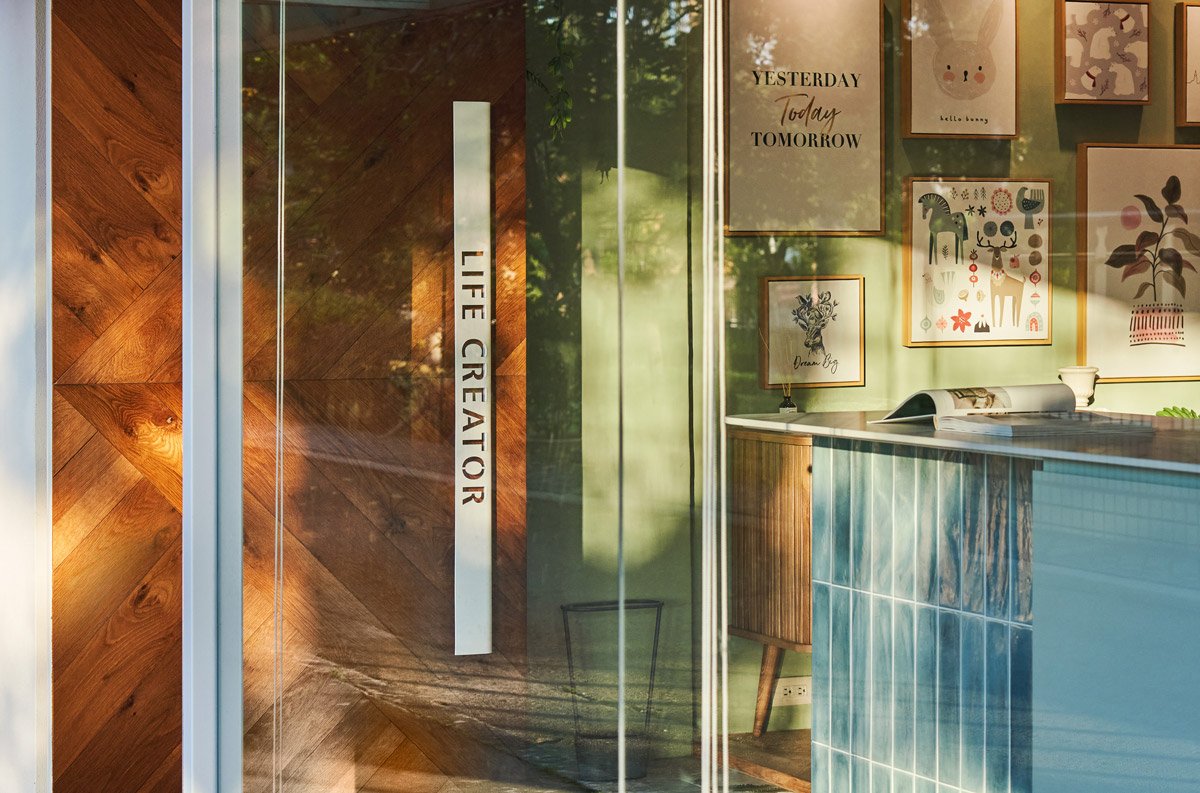 散發家的歸屬感，環繞在遼闊綠意和日光之中的愜意工作空間：Life Creator 樂創設計辦公室 — Hey!Cheese-19