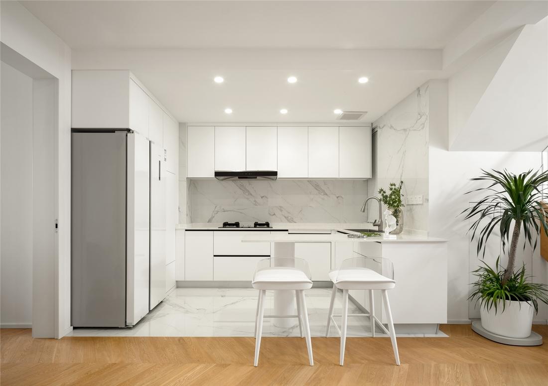 纯白+木色舒适惬意生活空间设计-18