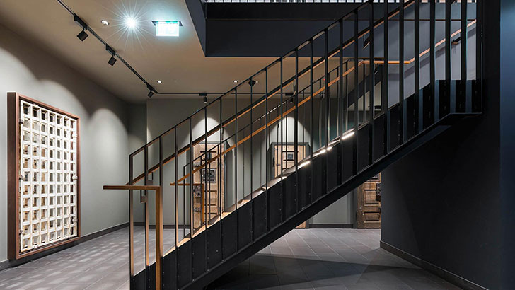 德国前监狱变身工业风酒店-9