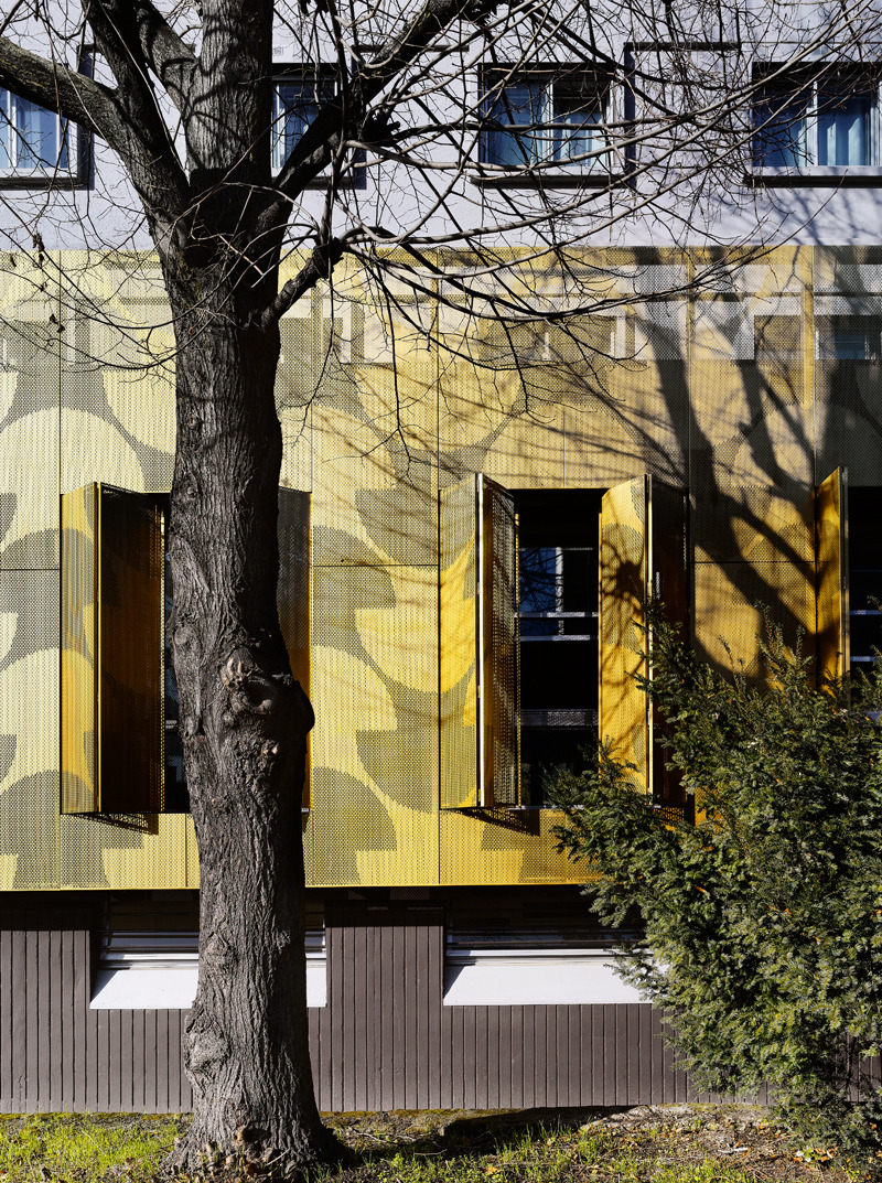 巴黎葡萄牙公寓翻新记 | 战舰灰立面展现独特魅力-11