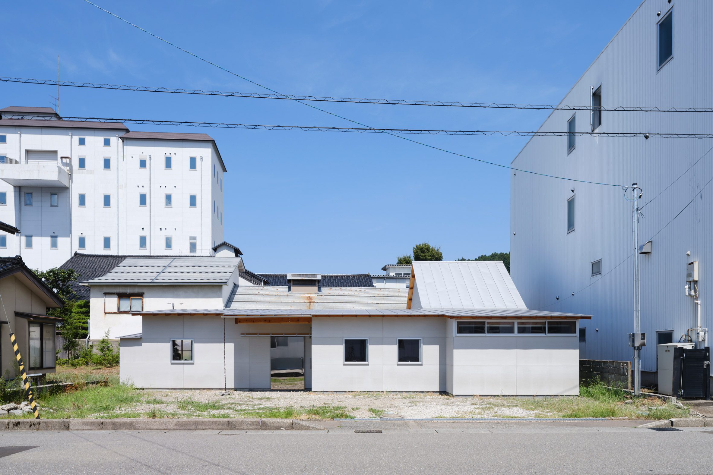 Chidori Studio draws on industrial references for home in Japan-3