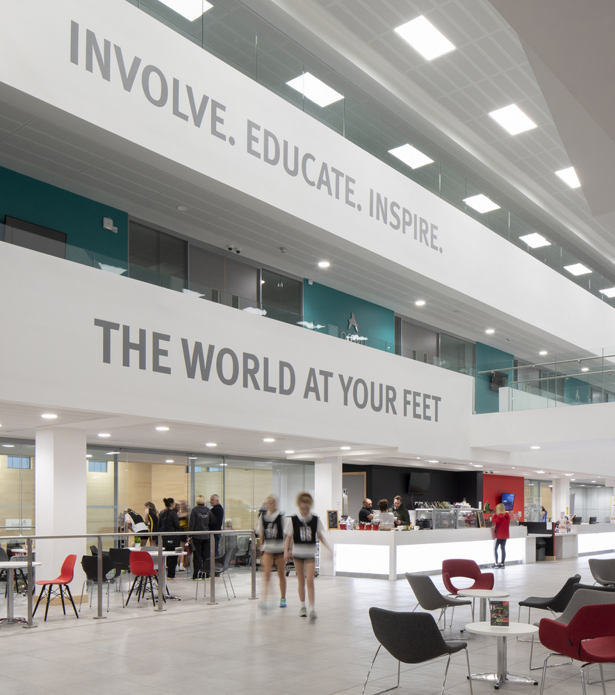 光之灯塔 · 英国首个足球教育健康中心-34