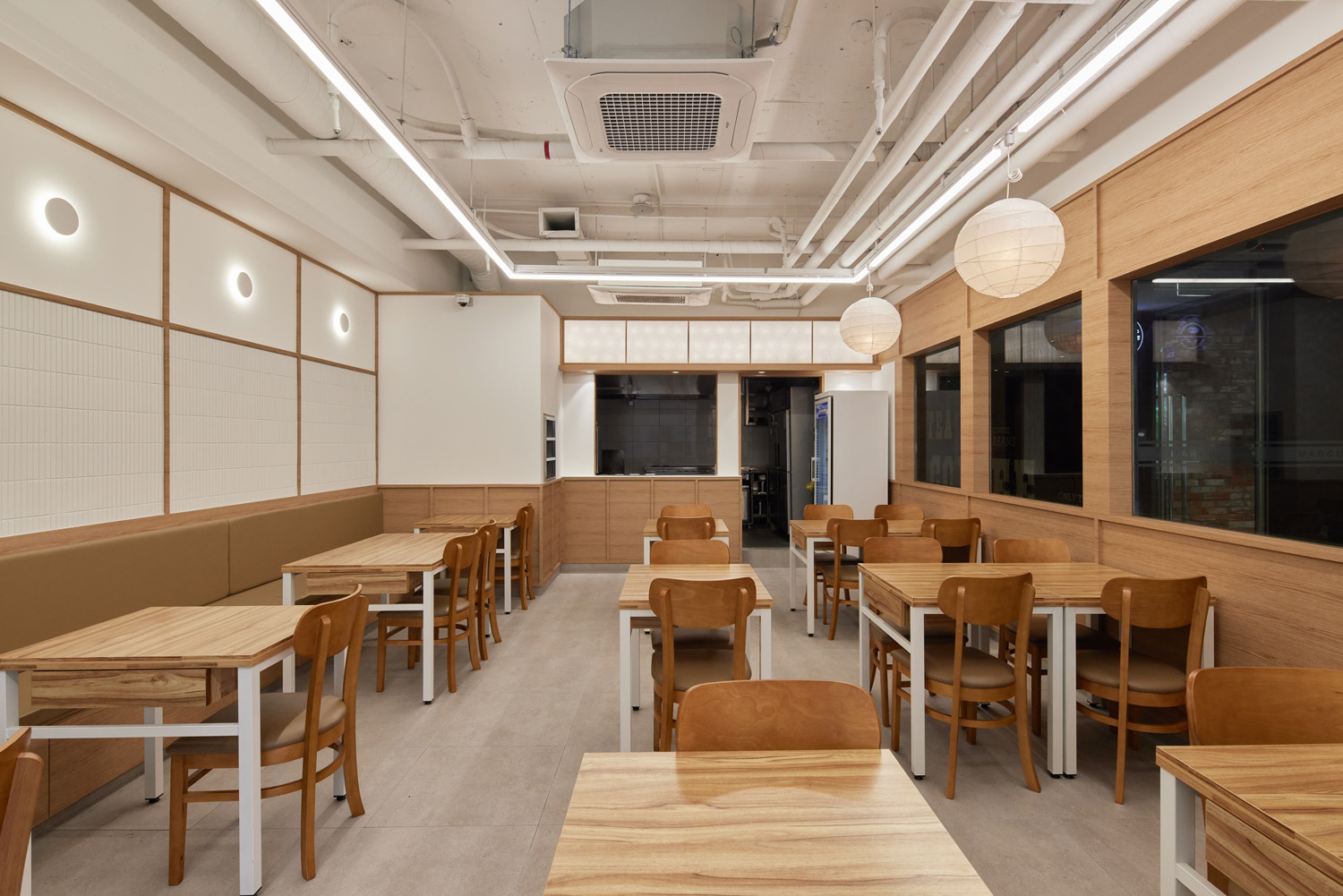 白色与木质，打造 16 平米简约舒适的小型家居空间-3