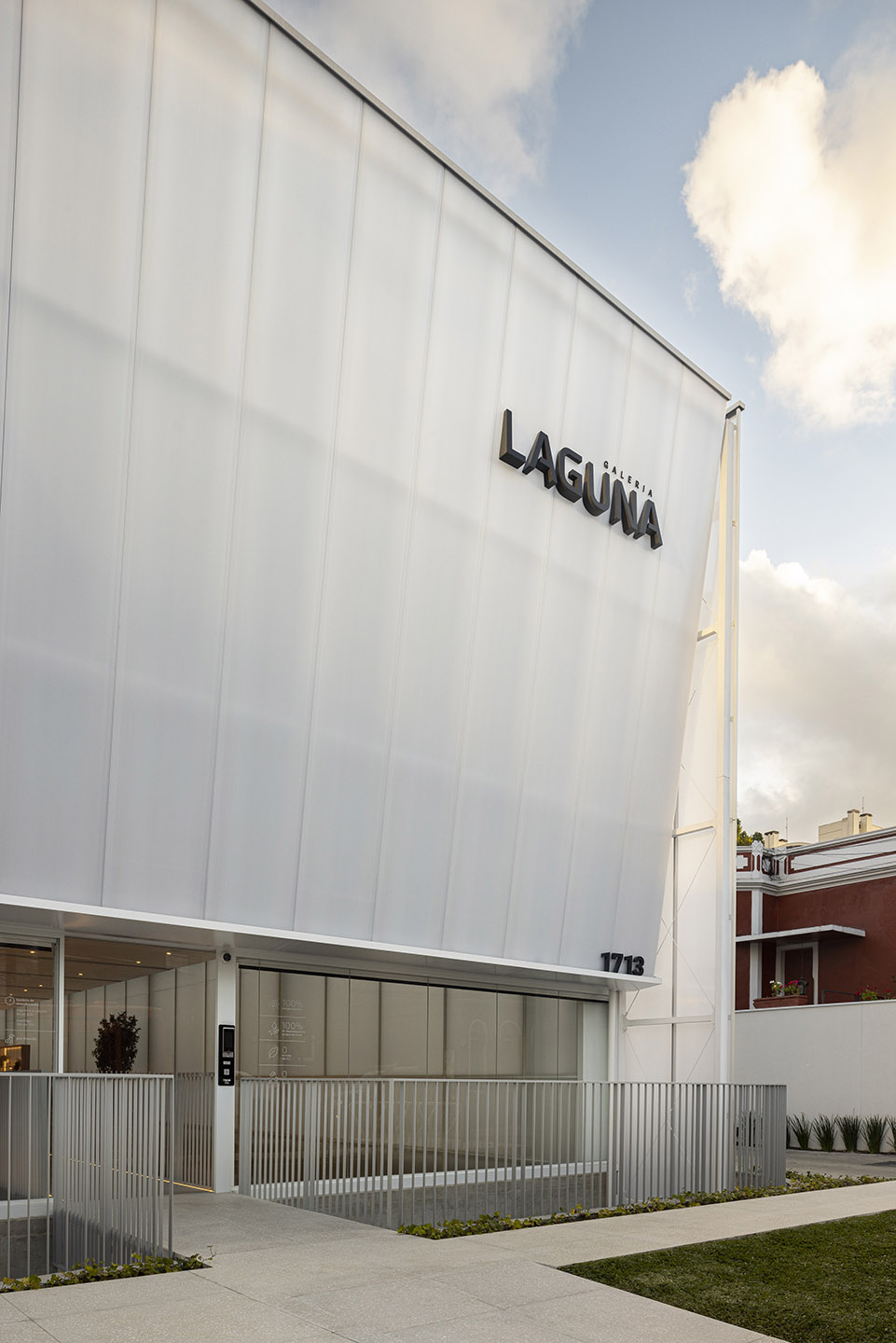 巴西 Laguna 展示空间丨Estudio 41-71