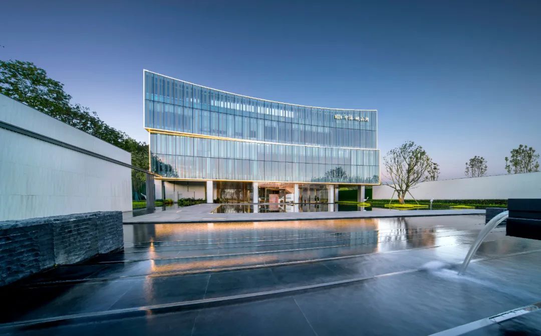 贵阳中海映山湖展示中心 | 山水相融，现代与自然的和谐共生-10