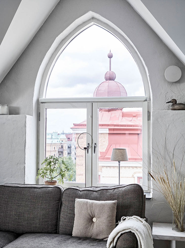 独特拱窗的斯堪的纳维亚风格阁楼公寓-5