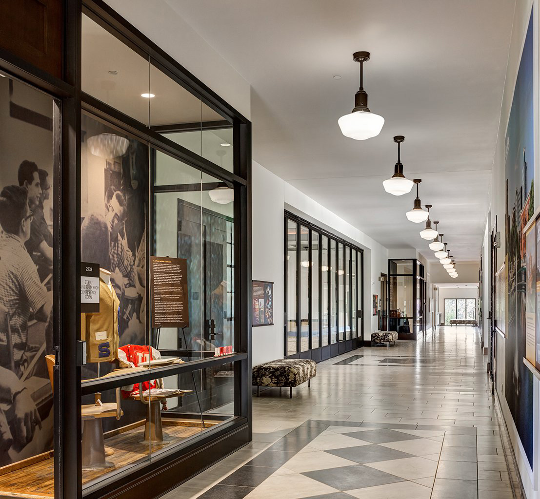 西密歇根大学校友中心 | 历史与现代的完美融合-9