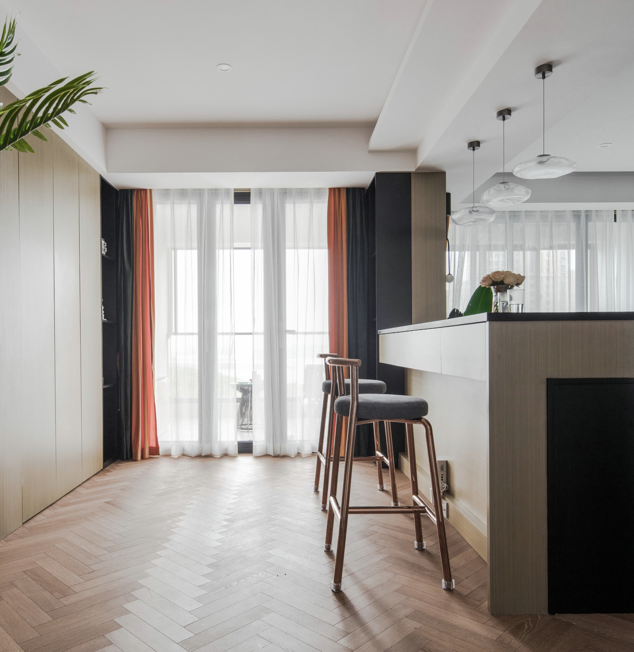 90 后小夫妻 180㎡个性舒适家居，海景猫宅的惬意生活-21