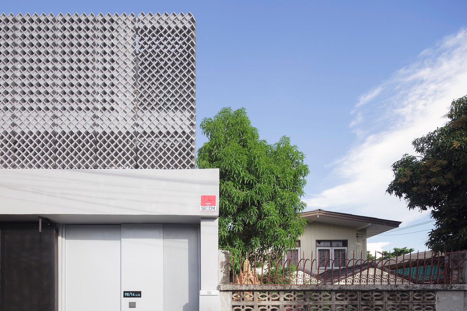 泰国镂空混凝土砖住宅-6