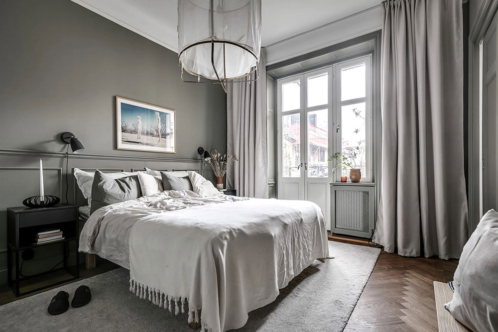 北欧风格公寓的黑色天花板设计-16