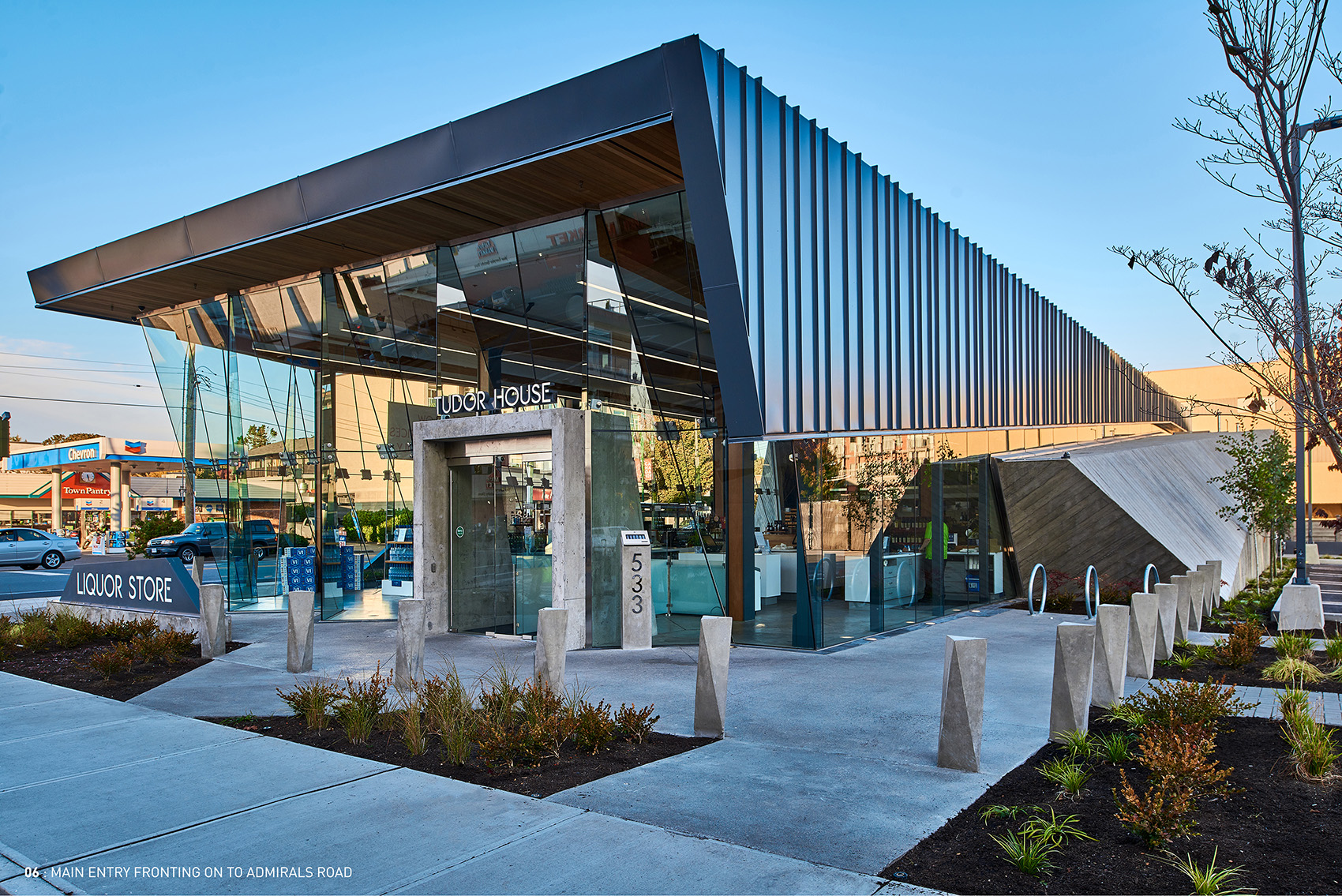 Tudor House酒类商店,加拿大 / GBL Architects-3