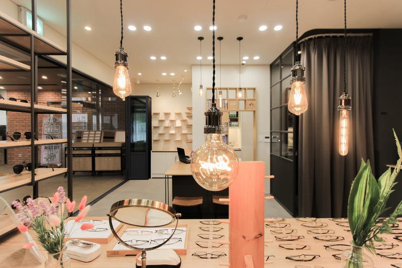 现代简约 12 平米眼镜店设计-17