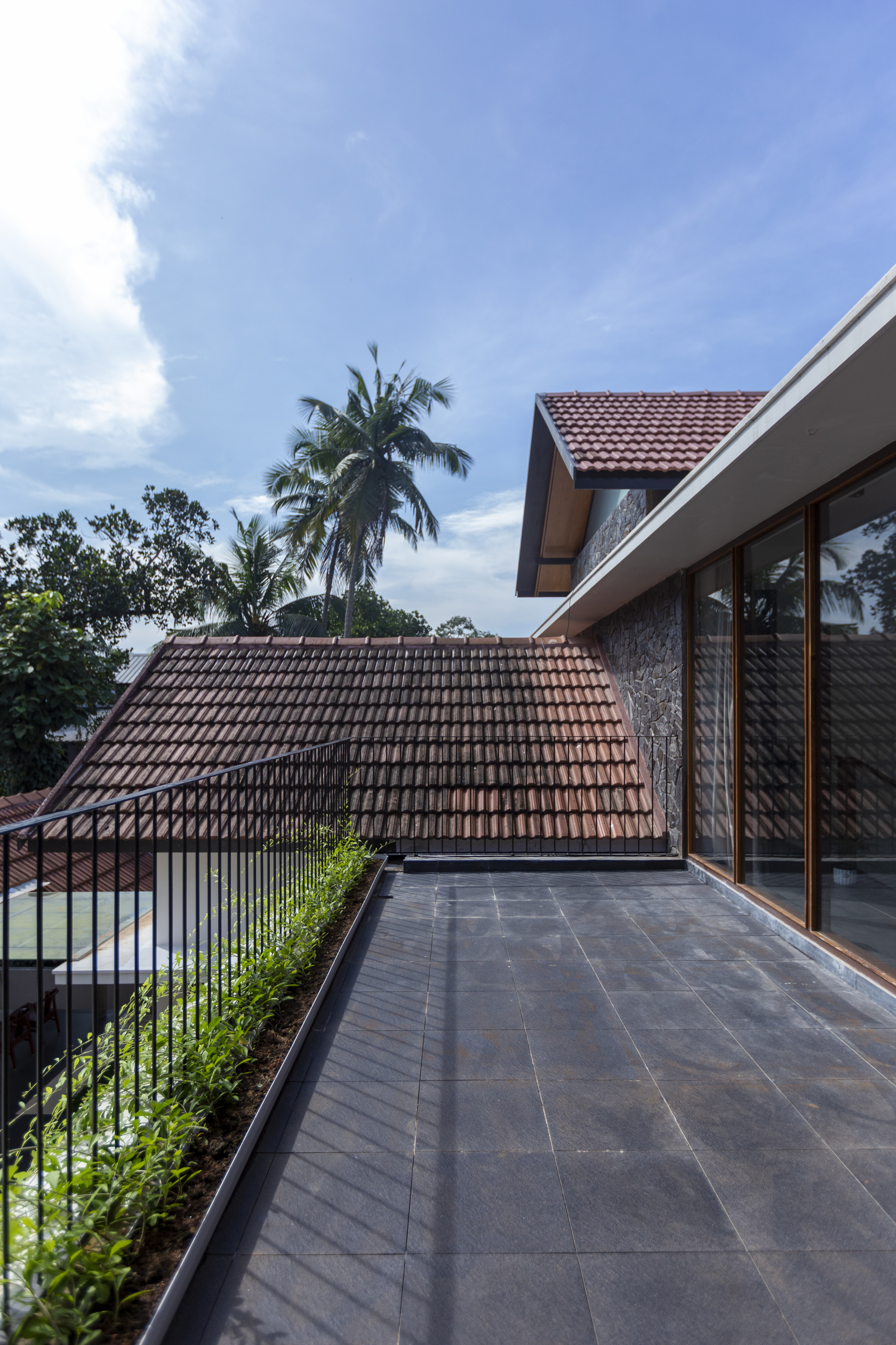 倾斜的家丨印度丨casa design studio-16