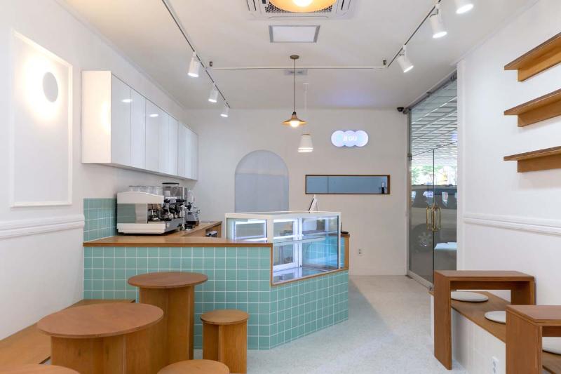 12 平米地球咖啡厅，白色&木色打造清新空间-16