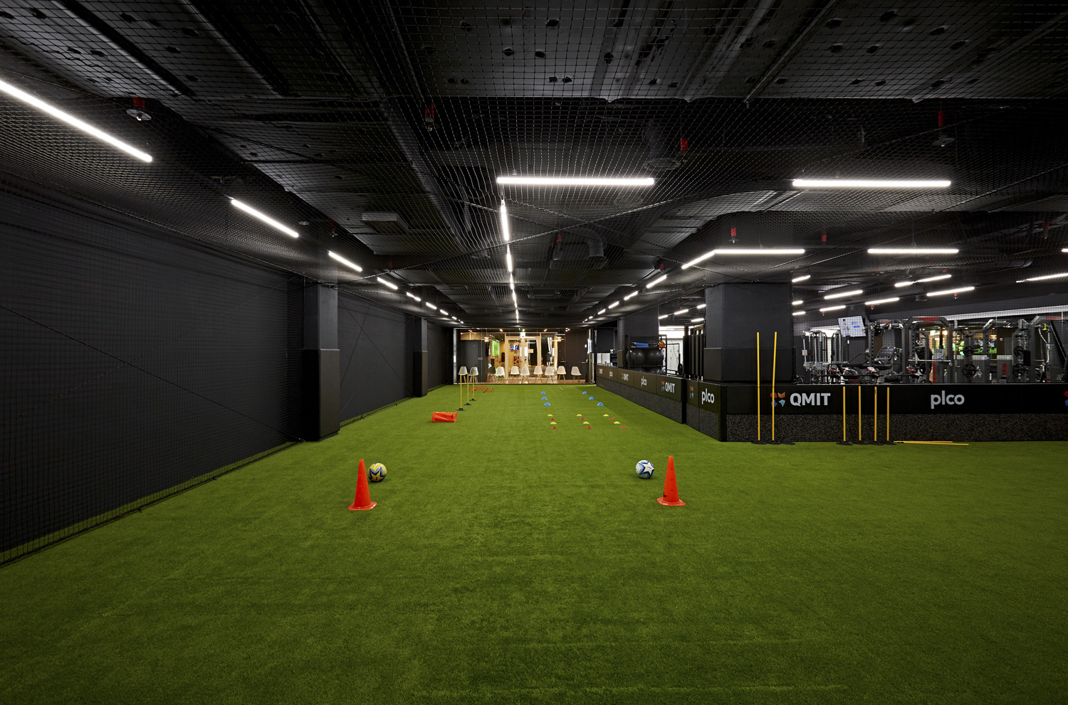 简约时尚的 120 平足球康复运动中心设计-5