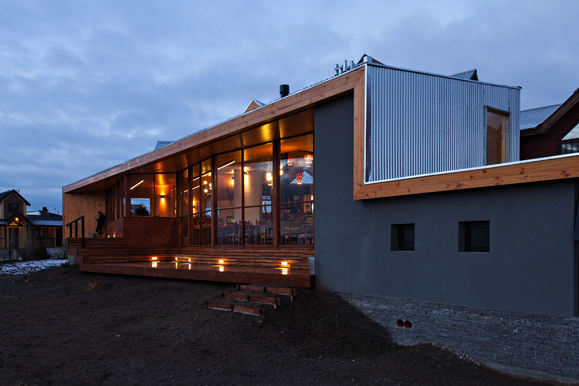 Calafate Hostel / Hauser Oficina de Arquitectura-11