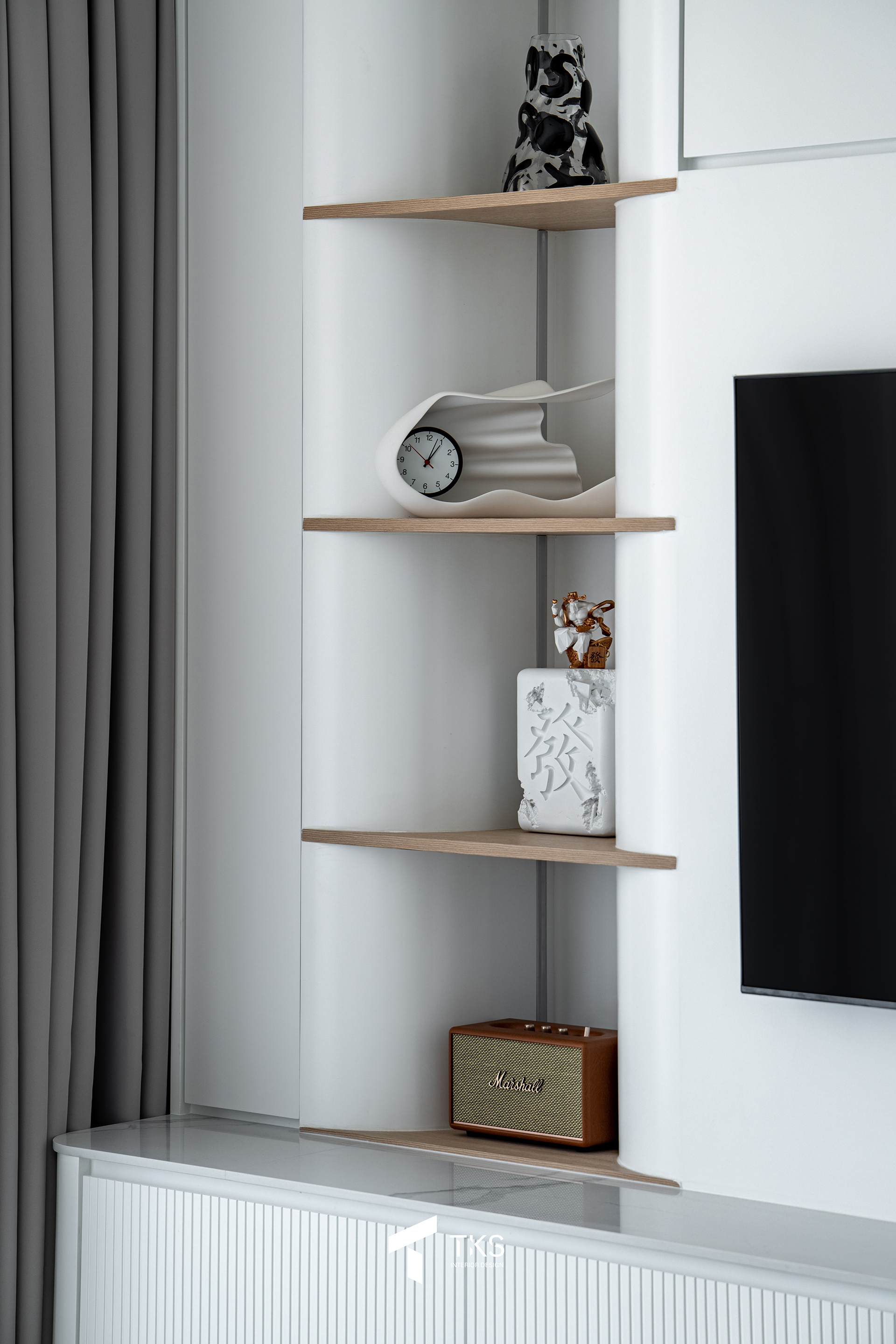 "Streamlined Contemporary French Design" @ EAST PARC-18