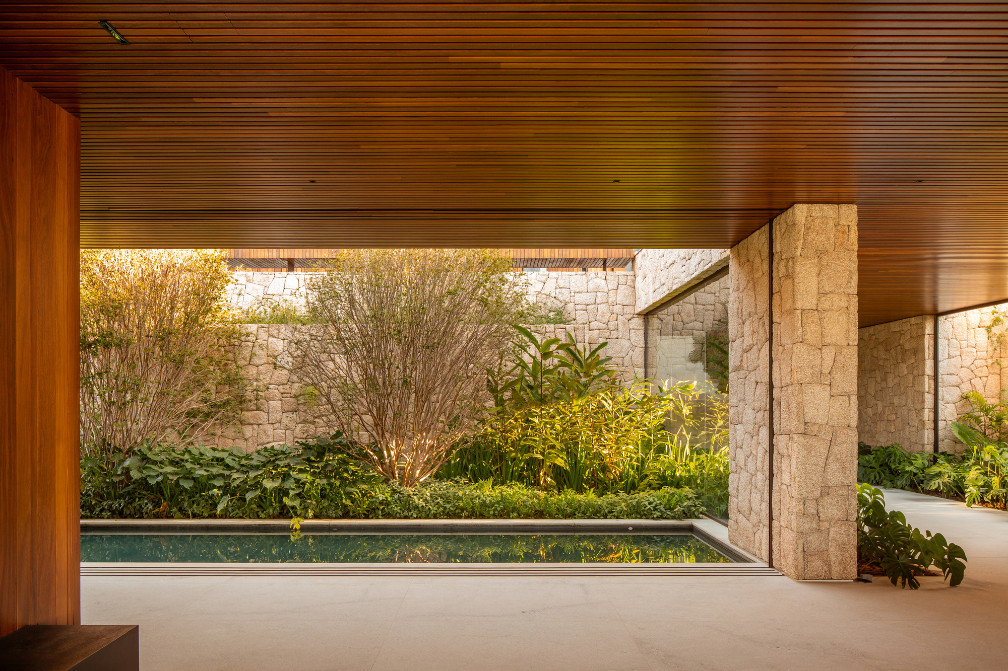 拉面宗尼之家（注：Ramenzoni可能是特定名称，因缺乏更多背景信息，这里仅按常见方式拆分音译Ramen为拉面，zoni音译为宗尼） 丨巴西丨KA2R Arquiteura-40