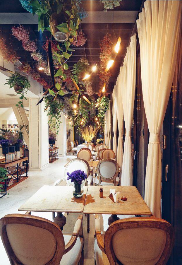 浪漫花艺装点白鲸餐厅,温暖冬日空间-17