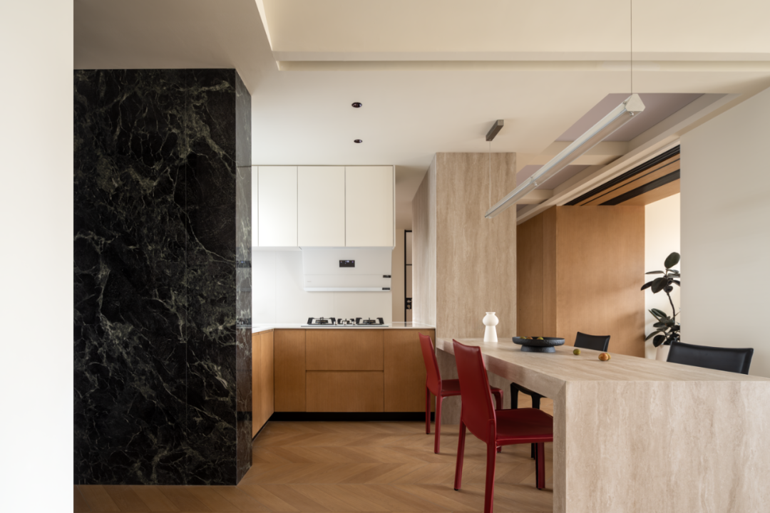 【新作】告别“样板间”：90后夫妻爆改精装房，打造纯粹包豪斯之家-70