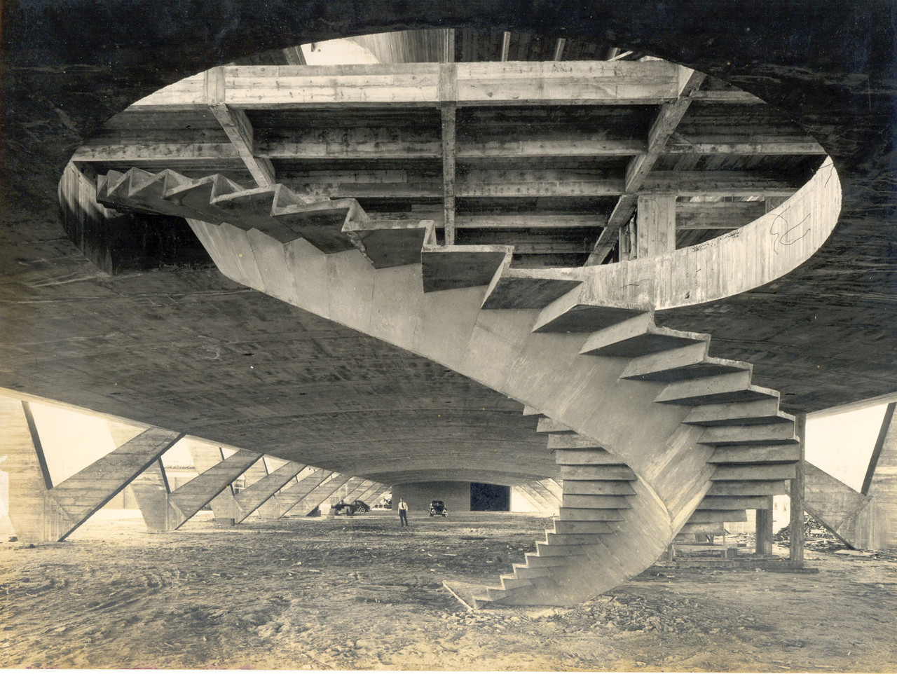 巴西里約熱內盧現代藝術博物館：建築大師 Affonso Eduardo Reidy 採V形柱列、懸吊樓板，打造現代主義建築經典 | FAM-58