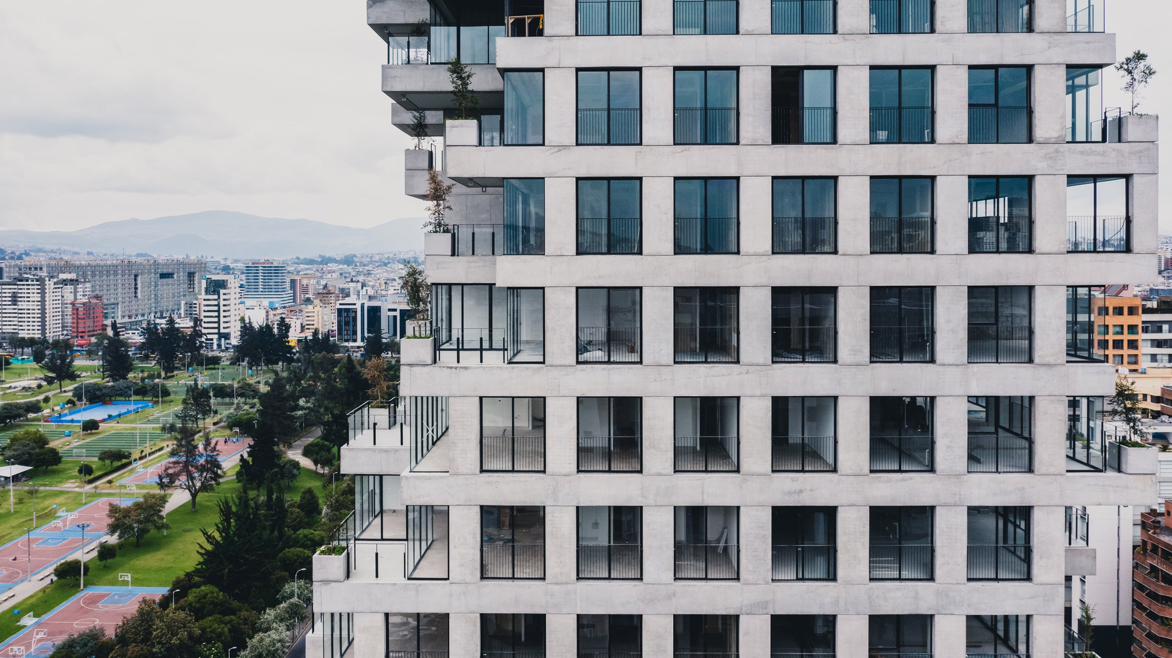 厄瓜多尔 Qorner 住宅楼 | 绿意盎然的山丘式设计-22