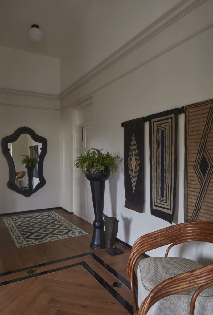 鸡蛋花庄园
注:Frangipani常见指鸡蛋花 ,Estate有庄园、地产等意思,结合语境这里翻译为鸡蛋花庄园较为合适 丨FADD Studio-59