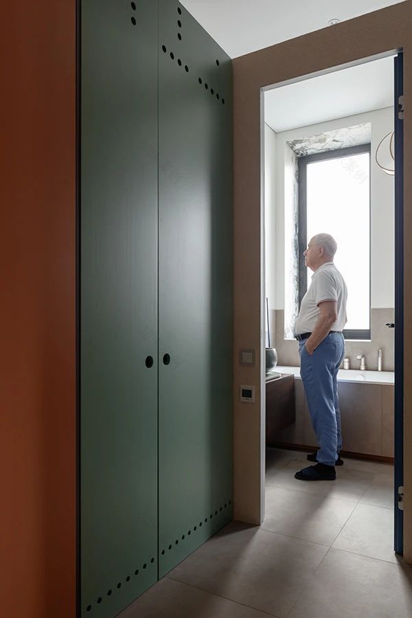 48㎡独居老人的彩色魔盒丨DVEKATI 团队-8