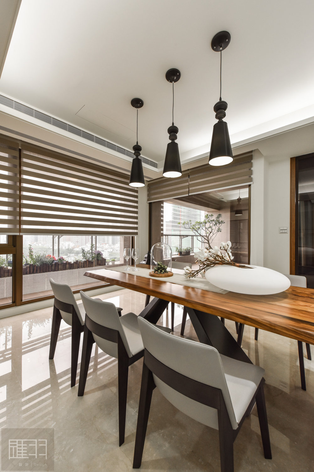 Wood and earthy colour palette modern apartment by Manson Hsiao of Hui yu Interi-15