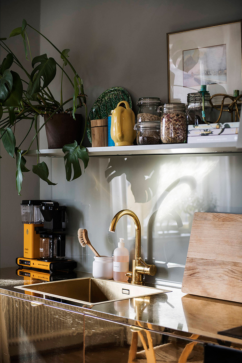 斯德哥尔摩 59 平米独特公寓 | 金色玻璃橱柜与圆形墙面-15