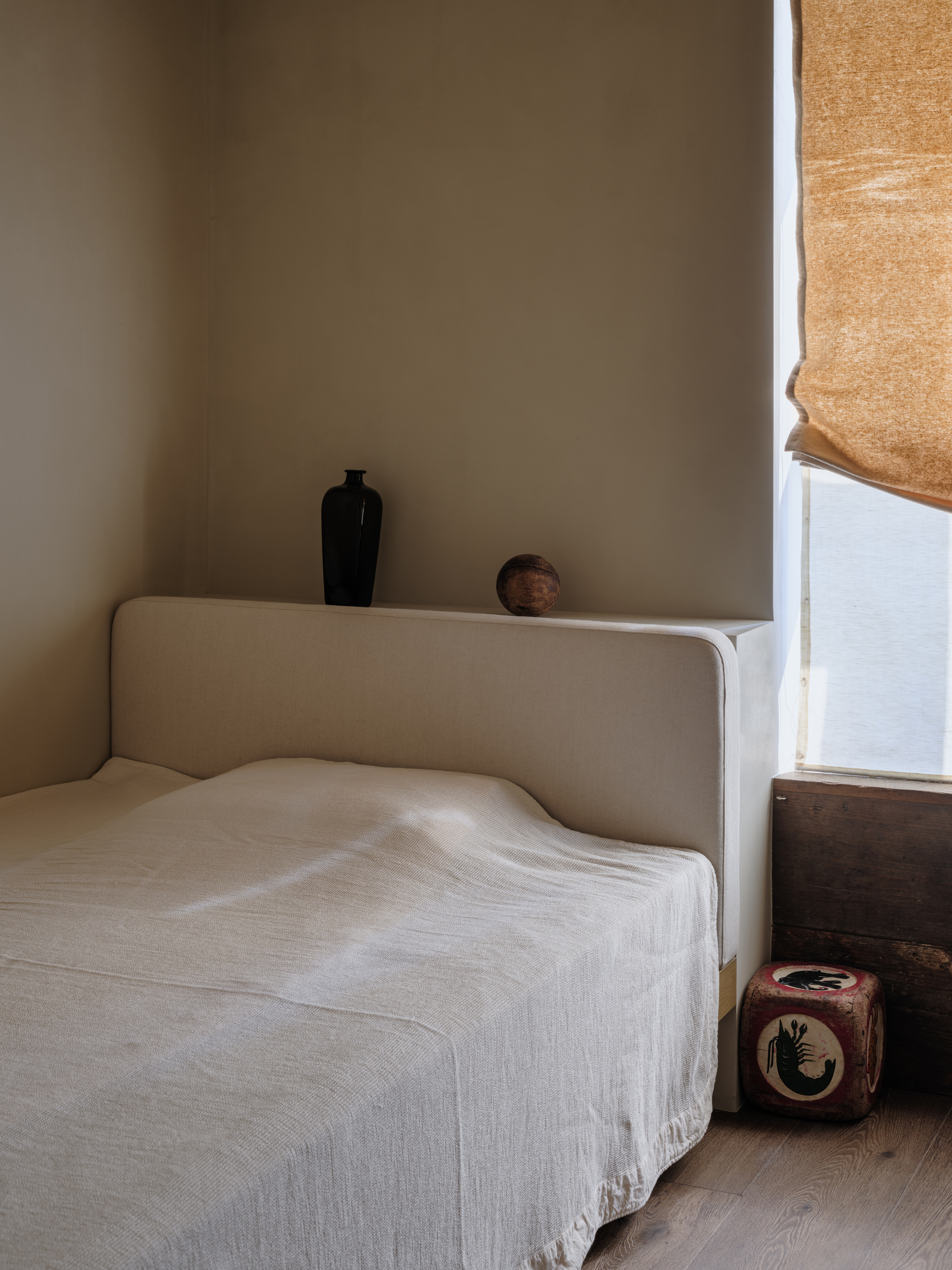 A Young Artist’s Home in Collected Time / Mountain Soil Interior Design-29