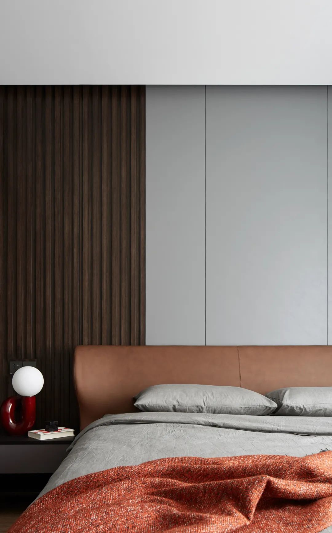 圣日尔曼大道的极简浪漫 | 黑白灰++ 铁锈红的家-82