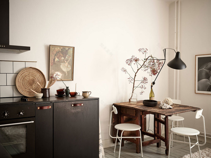 瑞典 38 平米温暖公寓,黑色与棕色调的完美融合-8