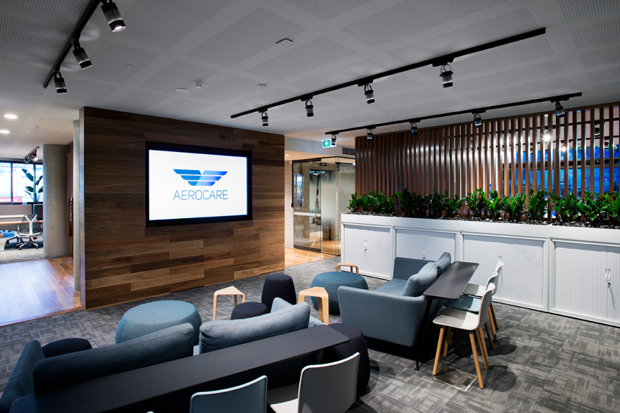 灵活高效,航空护理公司的创意办公空间-14