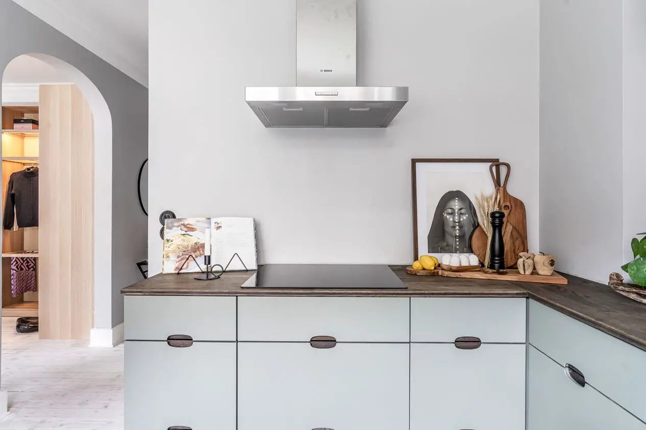 瑞典城市大型工作室公寓的完美改造-12